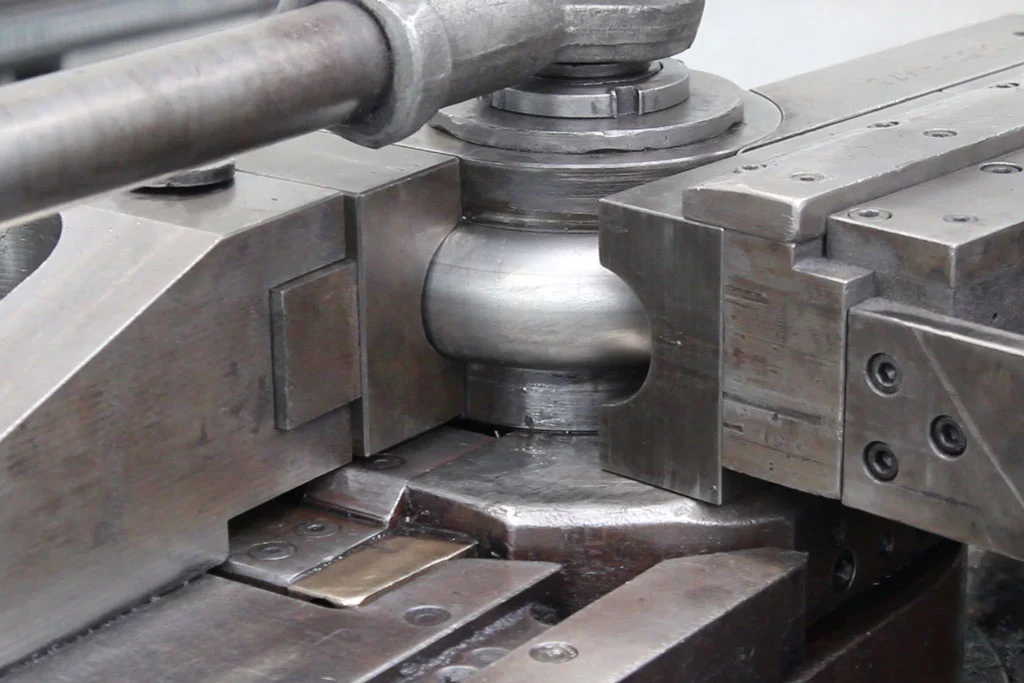 Curvadora de perfiles de hierro y acero de alta capacidad de