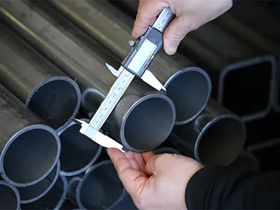medir el diámetro de un tubo metálico con un calibre digital